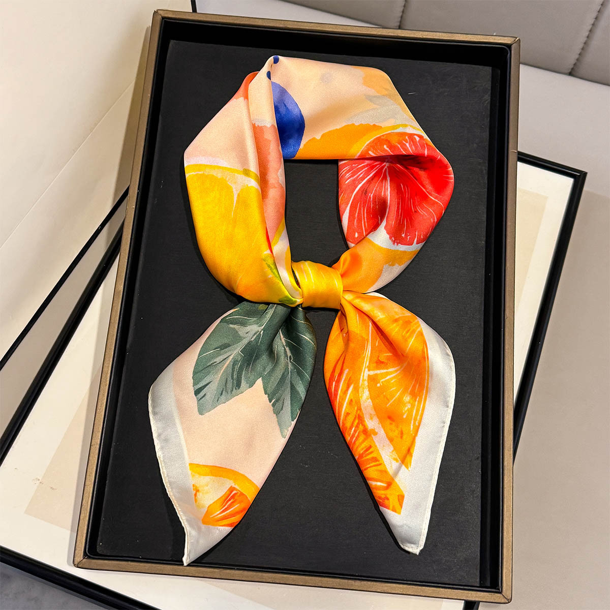 Kwadratowa jedwabna apaszka da – Silk Neck Scarf recenzja i cena